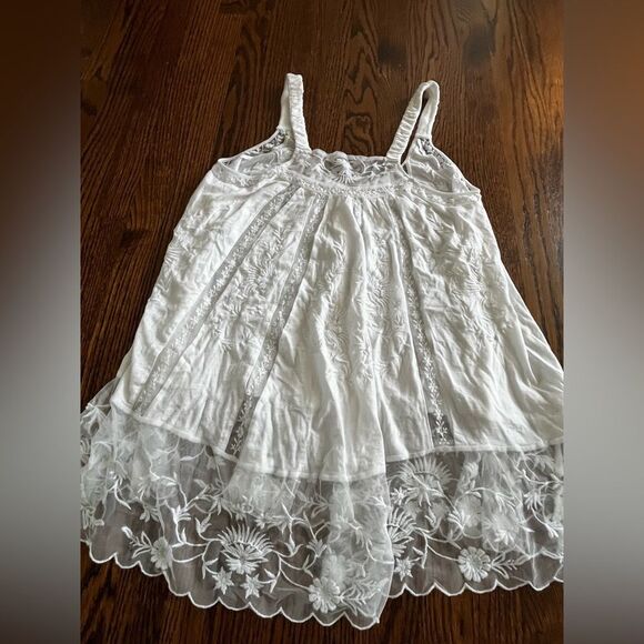 Medium  - Picture 7 of 8